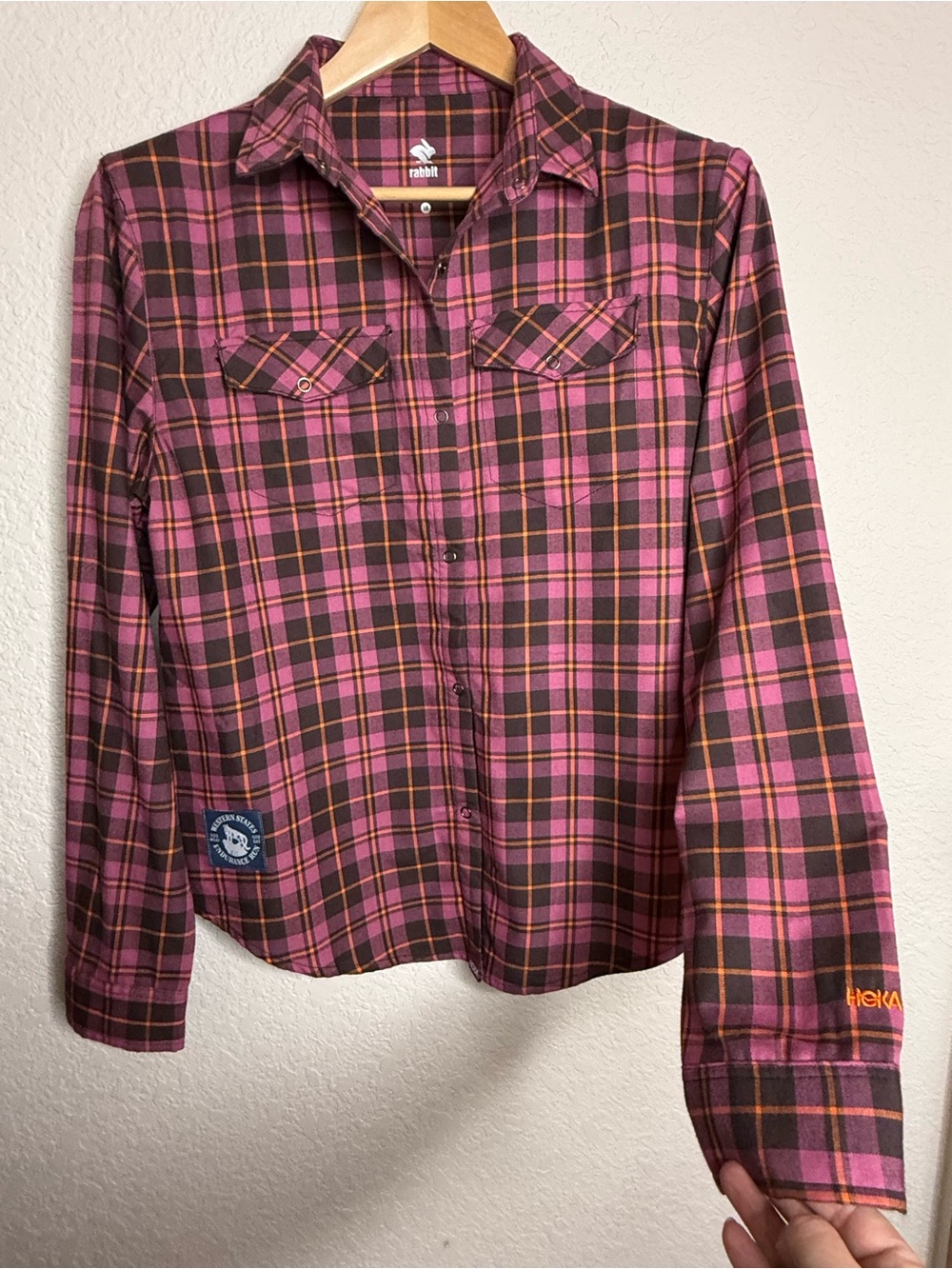 NWT Rabbit HOKA Western States Endurance Run Flannel Red Violet Pink Plaid L